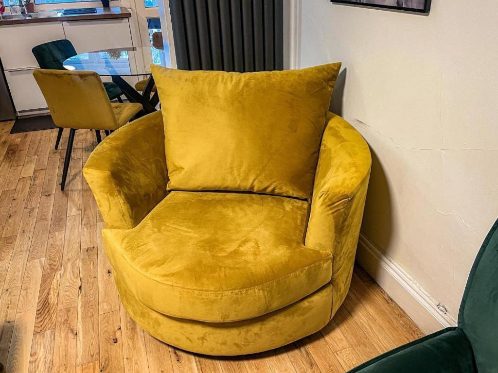3 Bed Townhouse By Harlington Apartment London