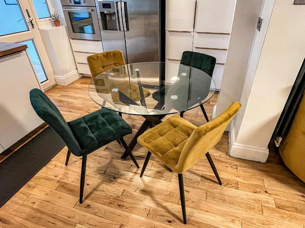 3 Bed Townhouse By Harlington *