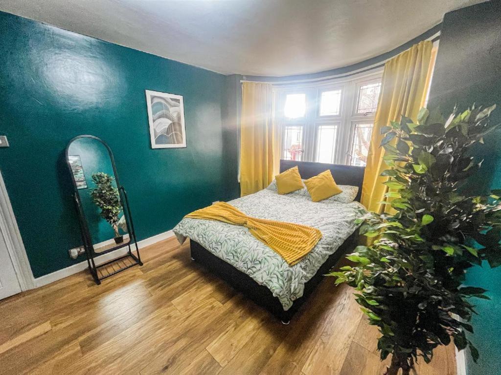 3 Bed Townhouse By Harlington *