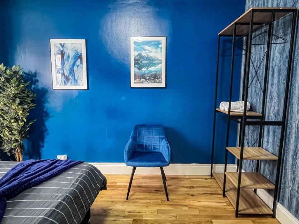 3 Bed Townhouse By Harlington Londra